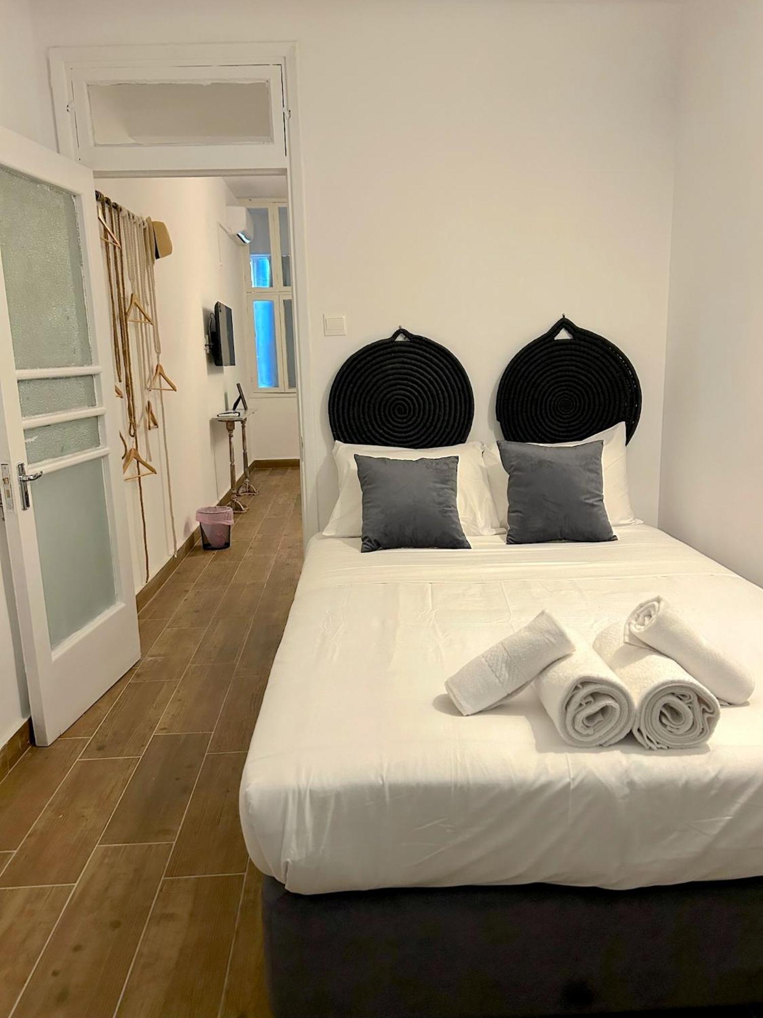 Queen Regina Suites By Platform 357 Никосия Экстерьер фото