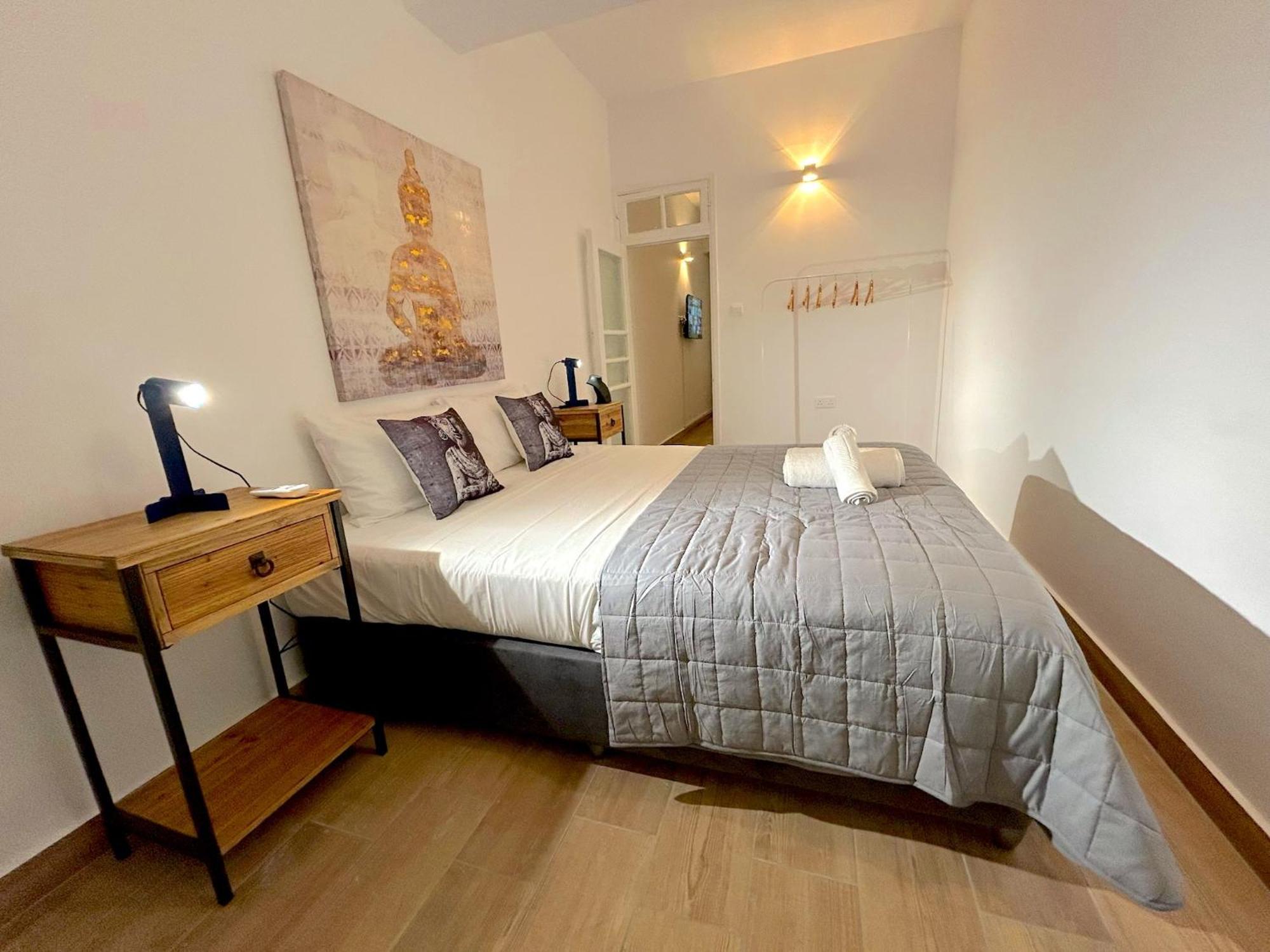 Queen Regina Suites By Platform 357 Никосия Экстерьер фото