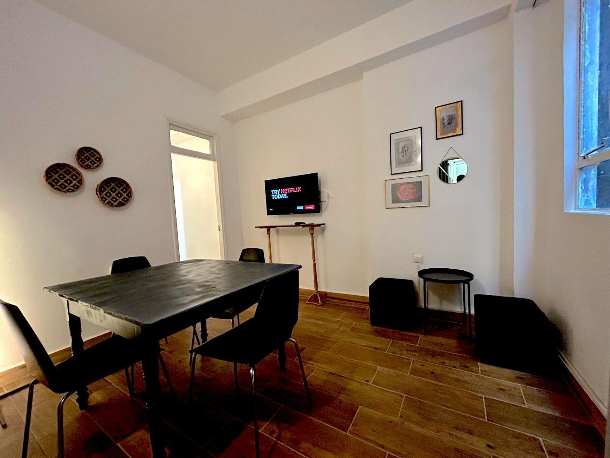Queen Regina Suites By Platform 357 Никосия Экстерьер фото