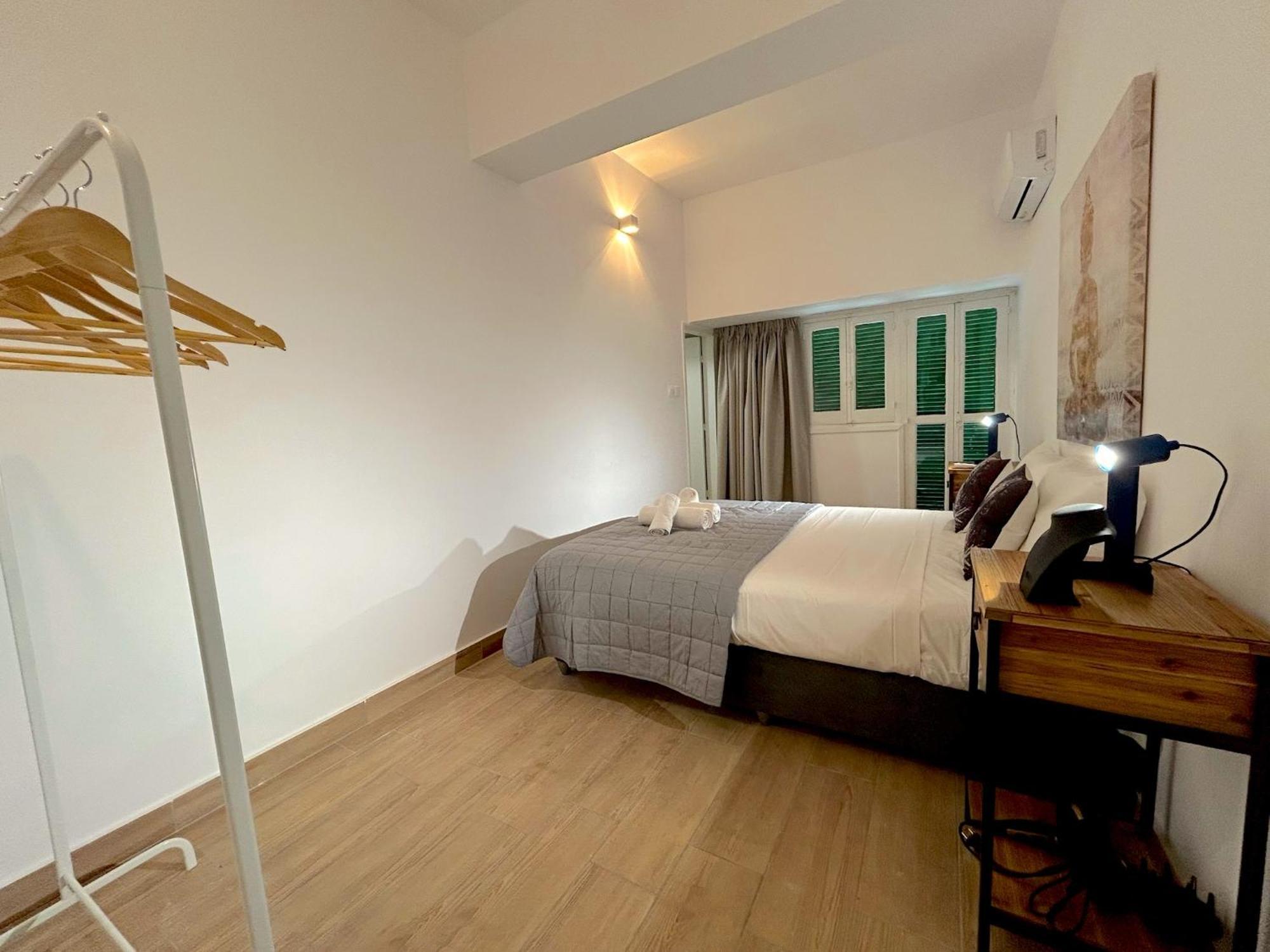 Queen Regina Suites By Platform 357 Никосия Экстерьер фото