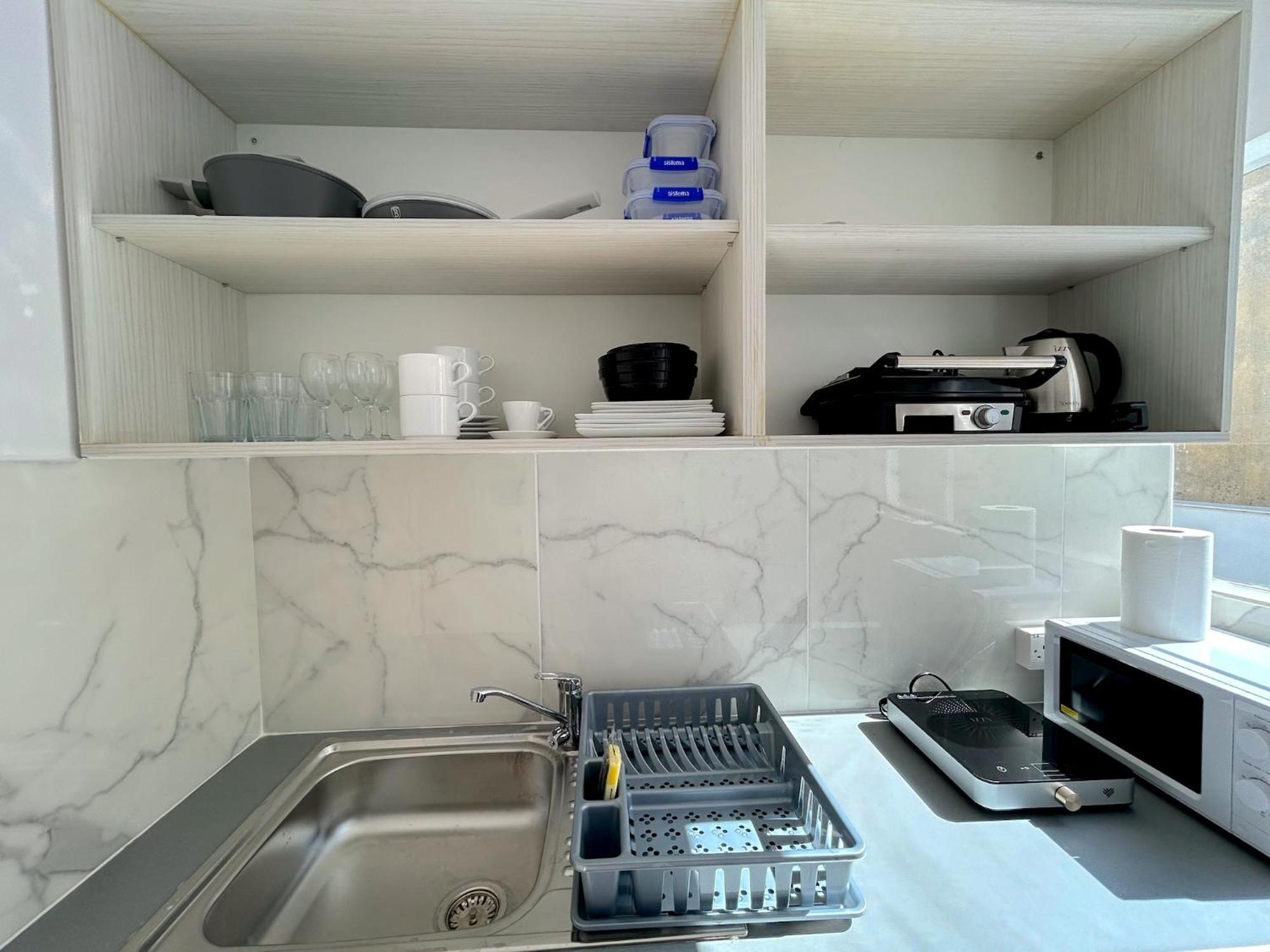 Queen Regina Suites By Platform 357 Никосия Экстерьер фото