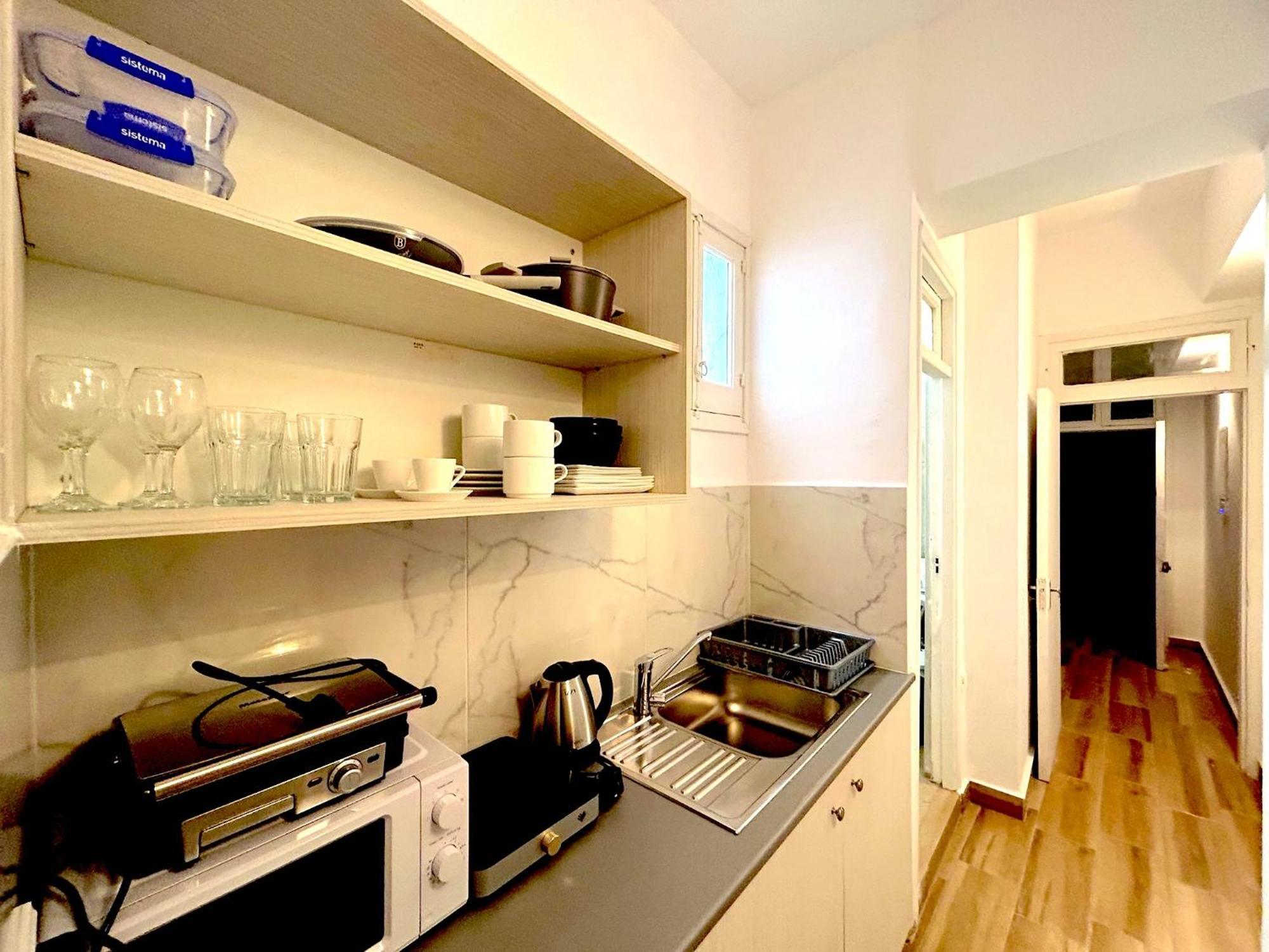 Queen Regina Suites By Platform 357 Никосия Экстерьер фото