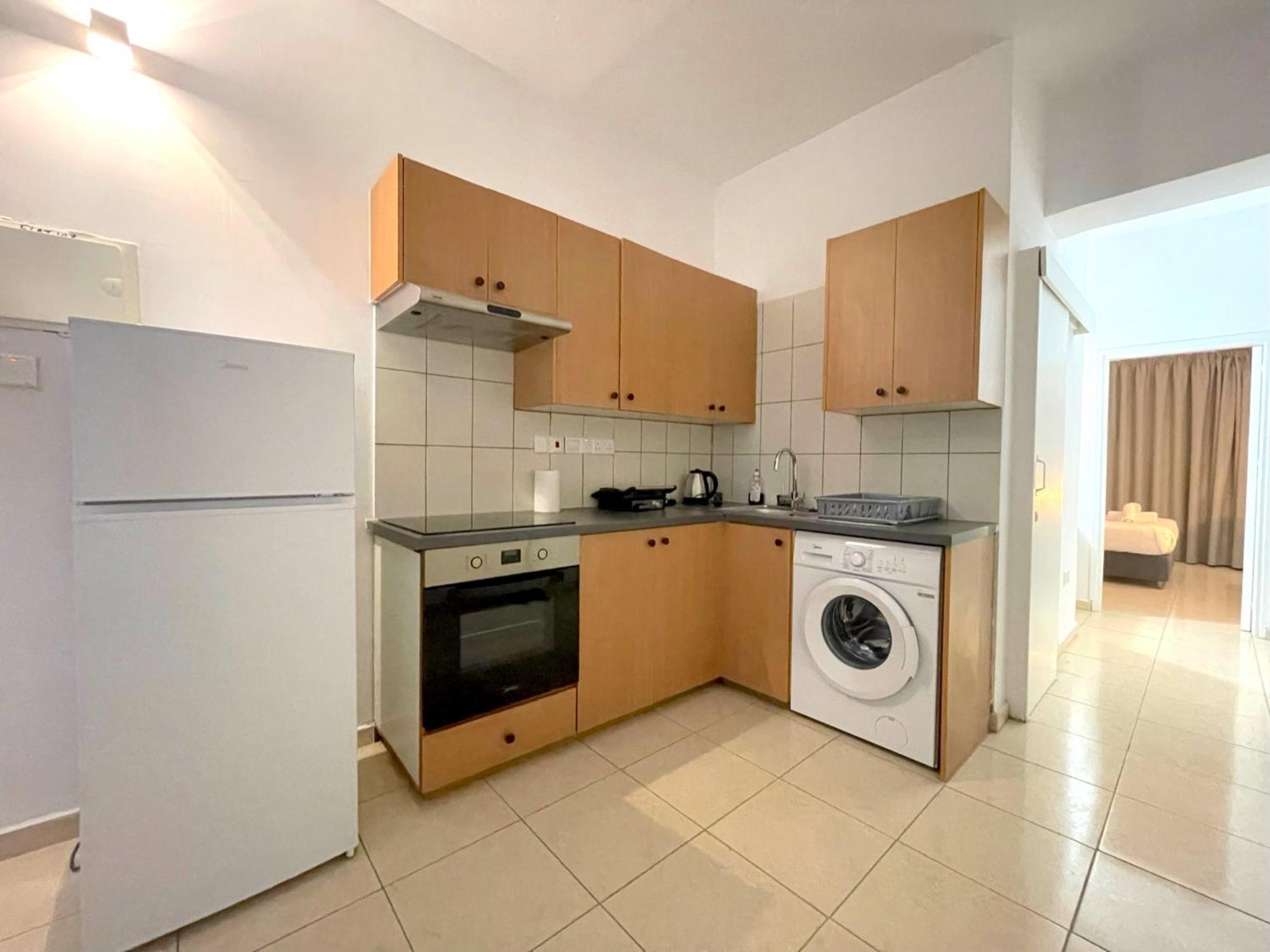 Queen Regina Suites By Platform 357 Никосия Экстерьер фото