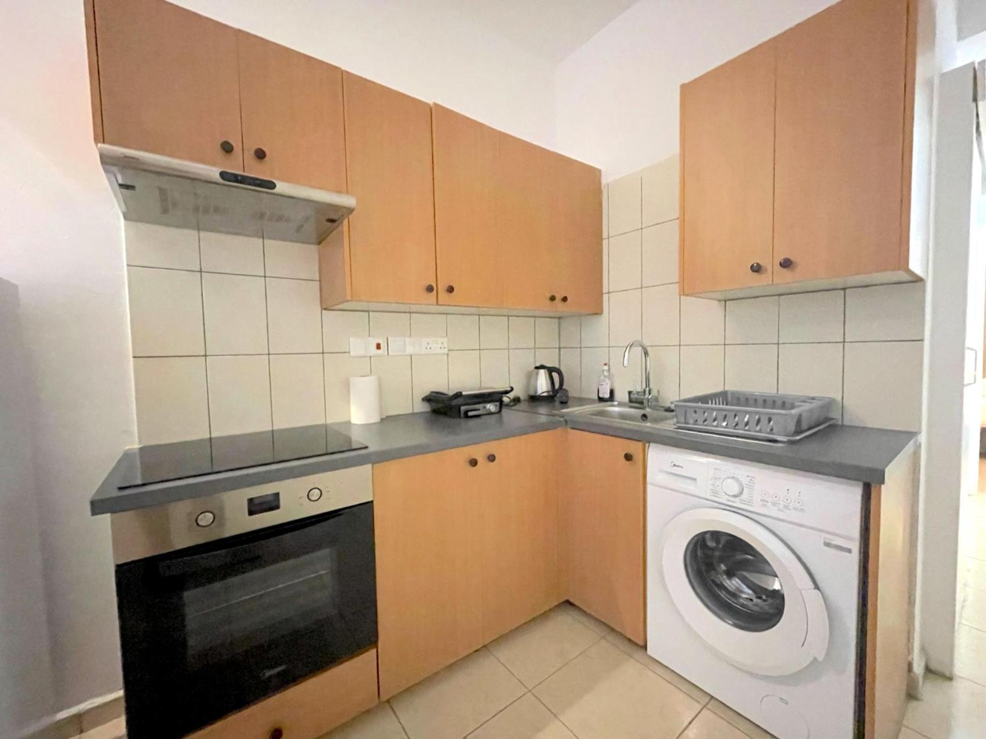 Queen Regina Suites By Platform 357 Никосия Экстерьер фото